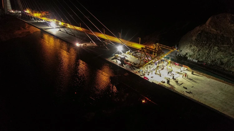 Yeni Kömürhan Köprüsü'nün iki yakası birleşti